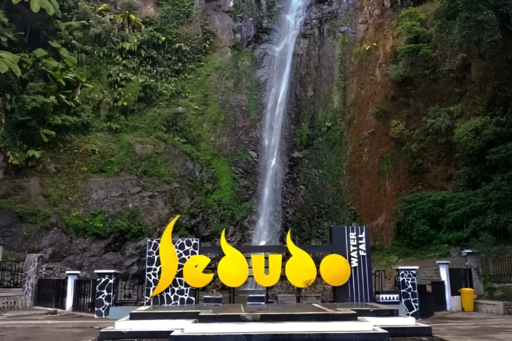 Wisata Air Terjun Sedudo Nganjuk