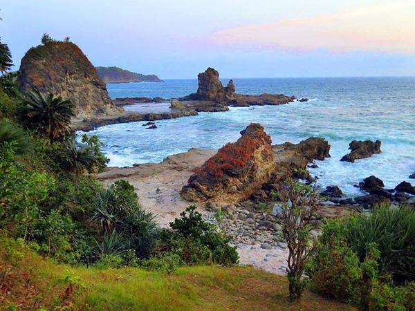 Pantai Watu Lumbung Jogja