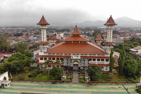 Masjid Agung Cianjur wisata dekat stasiun