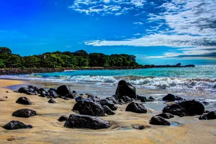 Pantai Santolo