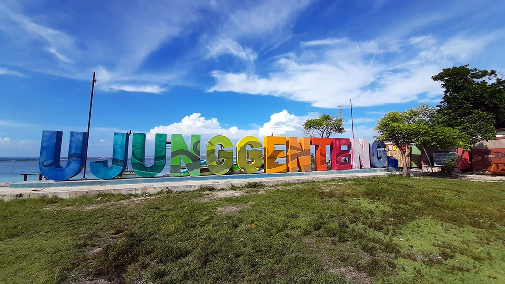 Pantai Ujung Genteng Jawa Barat_compp